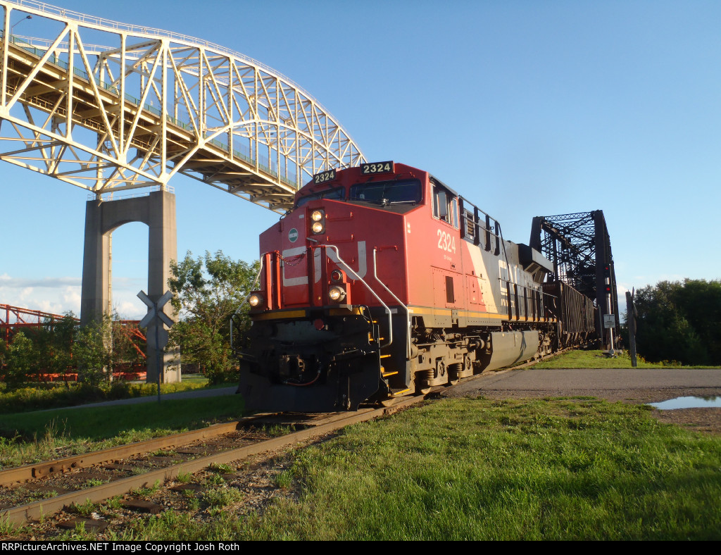 CN 2324